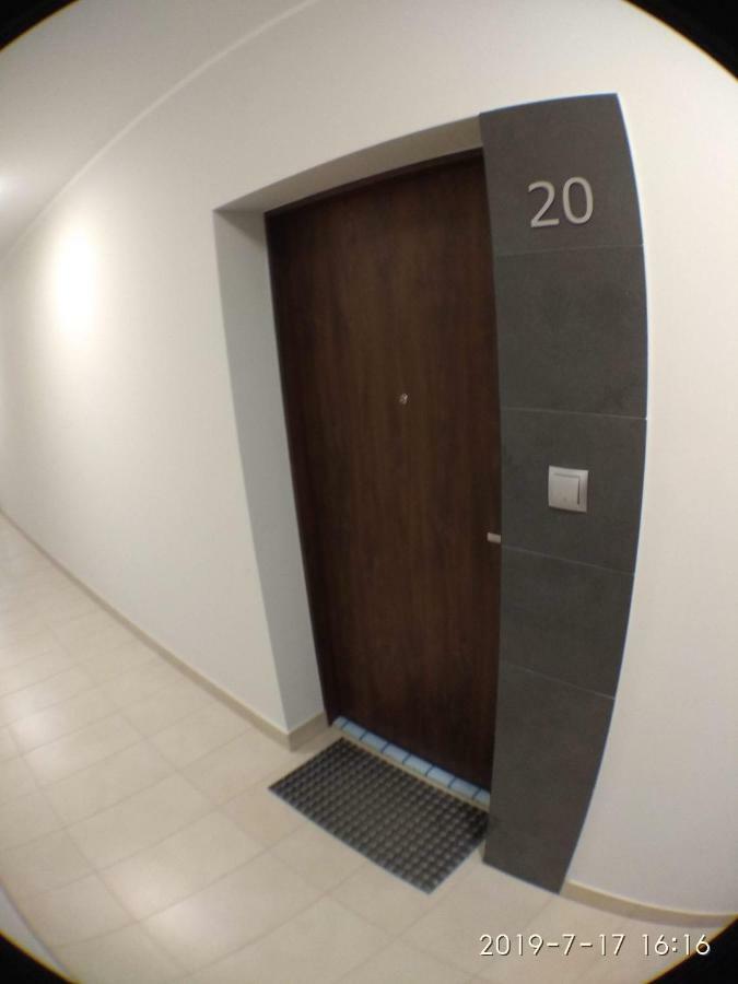 1120 Smialego 41 - Tanie Pokoje W Apartamencie - Samodzielne Zameldowanie - Self Check In ポズナン エクステリア 写真